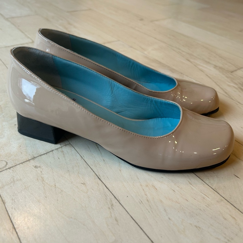 Thierry Rabotin Italy Beige/Black Block Heel Patent Leather Size 7 (37 1/2 EU)